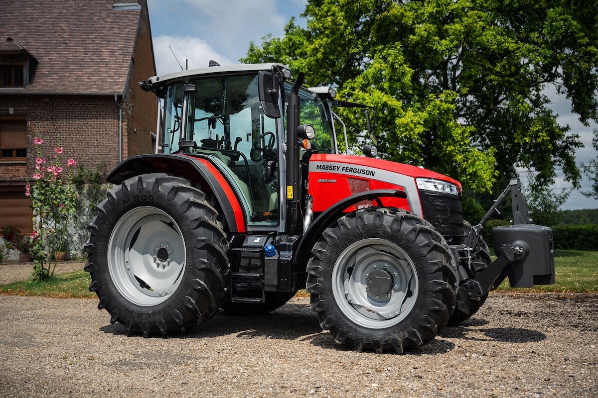 Il nuovo trattore MF 5M.105 da 105 cavalli con trasmissione Dyna-4 di Massey Ferguson